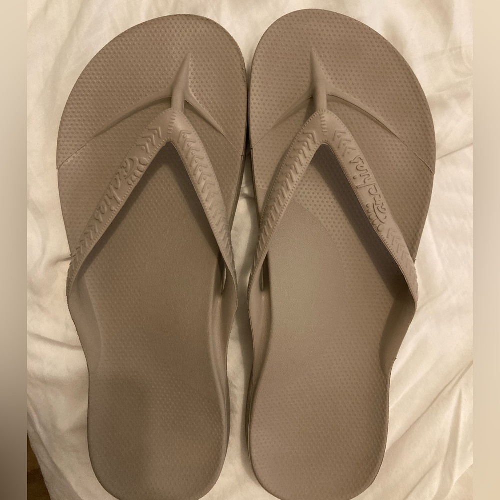 Archies Taupe Flipflops size 8
